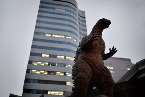 Godzilla pasa desapercibido en pleno Tokyo