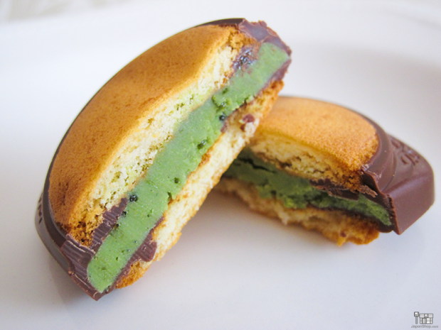 Combini Lovers Review: Matcha Choco Soft Cake