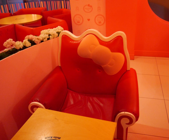 hello-kitty-chair-too-cute-to-sit-in.jpeg