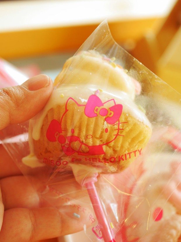 mr-donuts-hello-kitty-japonshop03.jpg