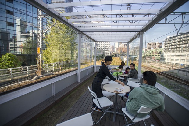 cafeteria-via-tren-tokyo-japon-japonshop02.jpg