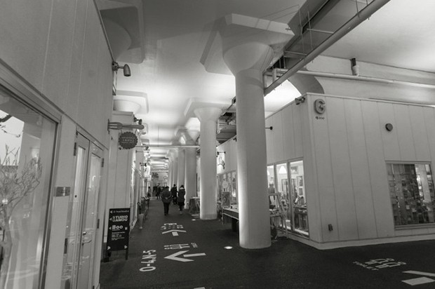 galeria-comercial-bajo-puente-tren-tokyo-japonshop04.jpg