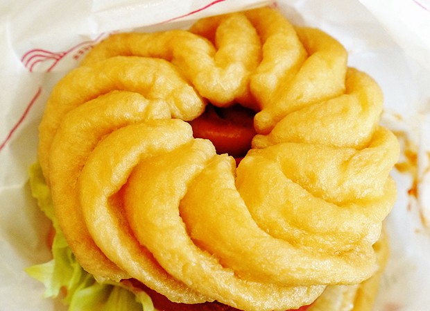 hamburguesa-japonesa-mos-burger-donuts05.jpg