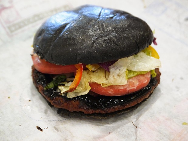 hamburguesas-negras-burger-king-japon-japonshop041.jpg