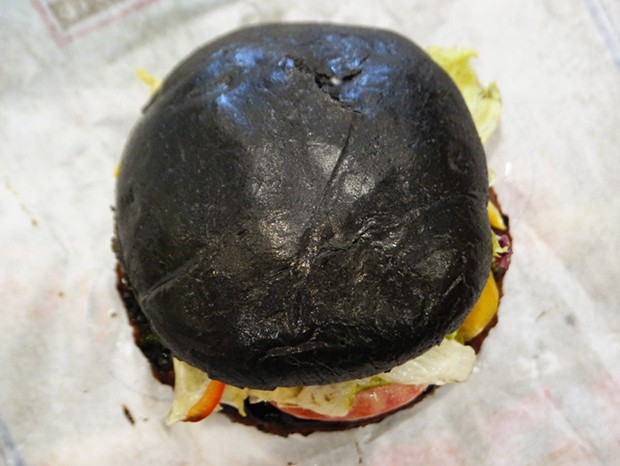 hamburguesas-negras-burger-king-japon-japonshop06.jpg