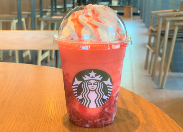 Starbucks-Ichigo-Frapuccinos8-620x447.jpg