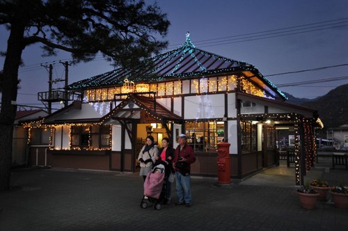 La estación de ferrocarril más navideña de Japón