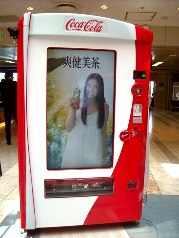 Coca-Cola presenta, la Máquina Expendedora Interactiva de la Felicidad