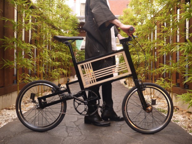 Estudiante japonés crea la bicicleta moderna combinada con kitsuregoshi, entramado japonés