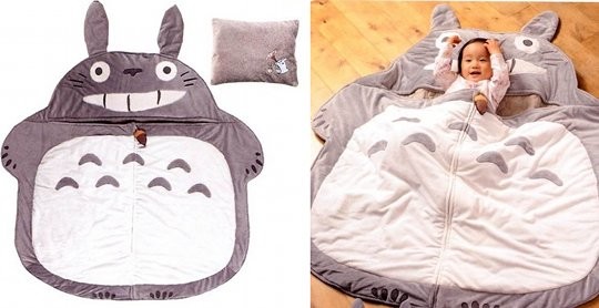 ¡No hay mejor lugar para dormir, o una siesta que este saco de Totoro!
