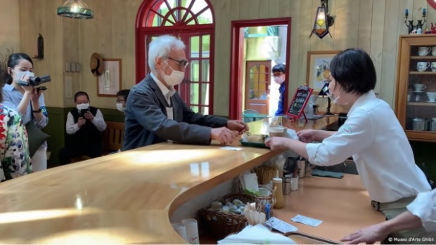 Hayao Miyazaki reaparece para mostrarnos el nuevo Cafe del Ghibli Museum!